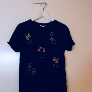  - Helt ny topp från HM. Aldrig använd pga fel storlek. 