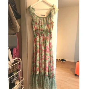  - Underbar klänning som passar alla storlekar pga stretchen. 