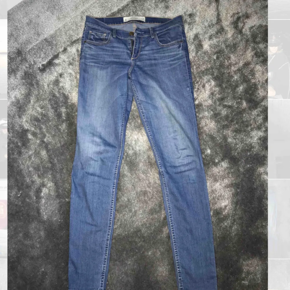 Jeans från Abercrombie & Fitch. Storlek w28 L31 Nyskick Pris är exklusive frakt. Jeans & Byxor.