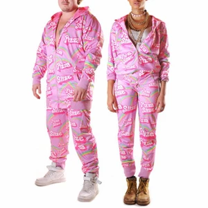  - Tracksuit från pizza slize merchen. Bland annat Frej Larsson från maskinen och rapartisten Joy M'batha använder denna. Ett riktigt kändis plagg!   Säljer endast hoodien på grund av att den var för liten för mig. Den är alltså aldrig använd, endast prövad.   Nypriset är 1000kr för hela tracksuiten. 
