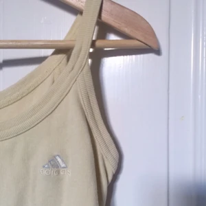  - Adidas linne, gul, stl L