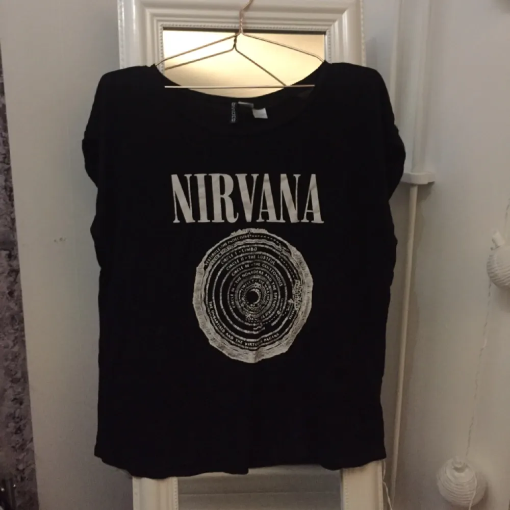 Nirvana t-shirt från hm. T-shirts.