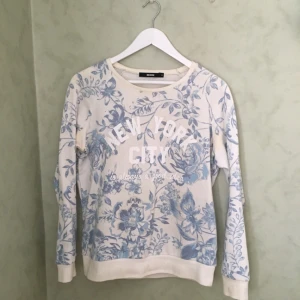  - Från bikbok, ganska sparsamt använd men väldigt söt och bekväm. Frakt tillkommer!