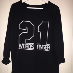  - Storlek M, säljer oga för stor. Frakt tillkommer!