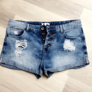  - Shorts ifrån Valleygirl. Aldrig använda!