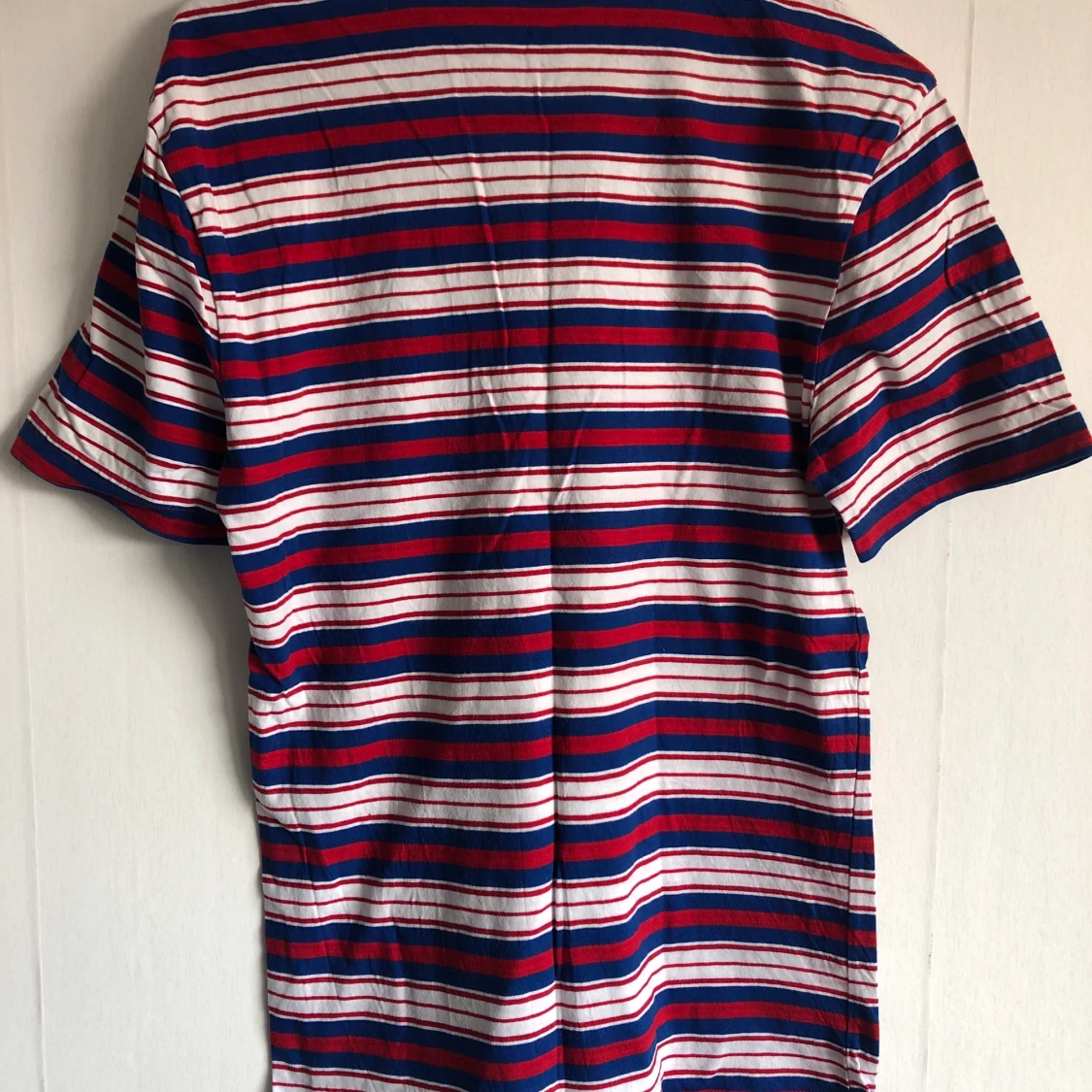 Röd, blå, vit randig tröja - 90