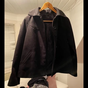 Lindex höst jacka  - En svart höstjackan från Lindex 🍂frakt tillkommer🍂 