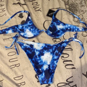 Bikini set - 3 delar bikiniset med två underdelar och en överdel. Endast provad! Storlek M men är som en S