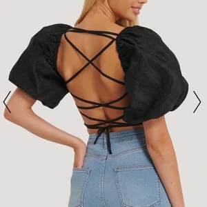 Puffärms tröja från Nakd x Misslisibell strl 36 - Jätte fin Tröja från Misslisibells kollektion med Nakd❣️ Säljer pågrund av att den aldrig har kommit till användning,  Storlek: 36 