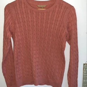Tröja - Mysig långärmad tröja i korallfärg ish. Passar s/m