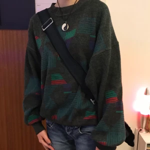 Stickad tröja  - Superfint skick! Jag har S. Möts upp annars står köparen för frakt 💕