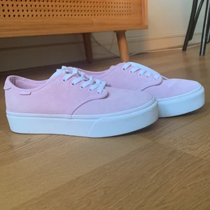 Vans med platå  - Rosa skor från vans med platåsula. Använda en gång! 