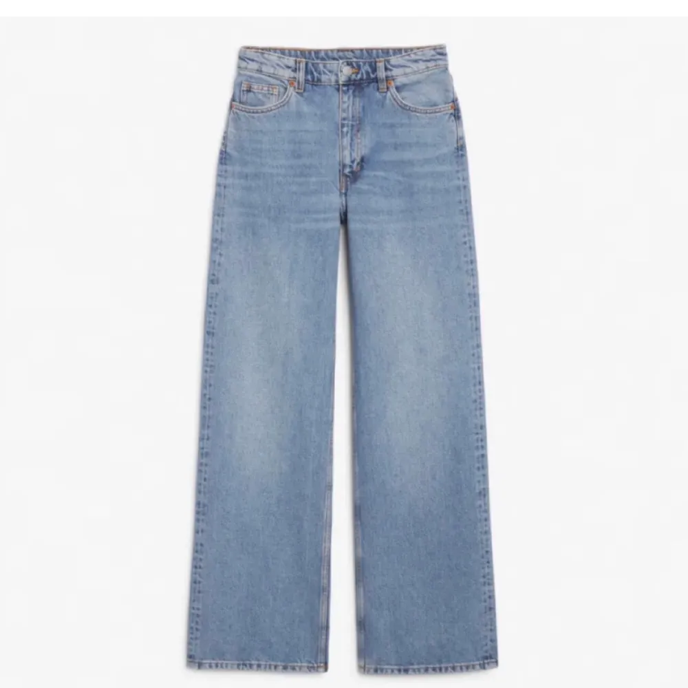 Yoko jeans från Monki i färgen mid blue🦋                           Budet ligger på 220+frakt❤️. Jeans & Byxor.