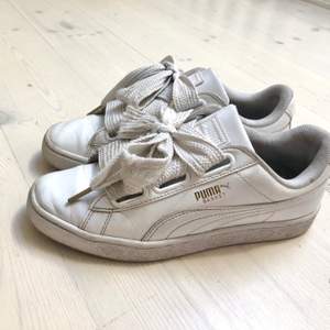 Vita sneakers från puma stl 37,5