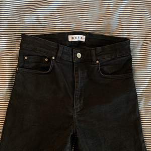 Svarta raka jeans från Wera! 200 kr och det är dina! 