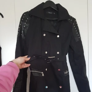  - Ny aldrig använd trench coat köpt i england, Storlek/Size M.    
