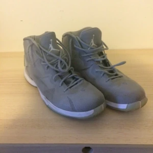  - Basketsko. Jordan superfly 4. Använda men i gott skicka 