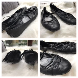  - Fina ballerinaskor med snörning. I läder. Frakt 35