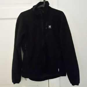  - vindtät fleece. kan mötas i gbg. köparen betalar porto.