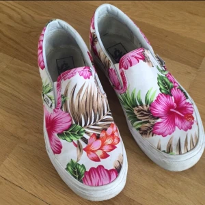  - VANS slip-on hawaiian floral 