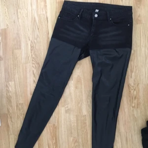  - Mango jeans. Jag är en 34 i byxor, men köpte denna större för at få dom lite lösare. Jätte snygga 