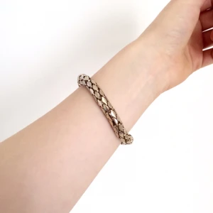  - Bekvämt armband i gott skick! 