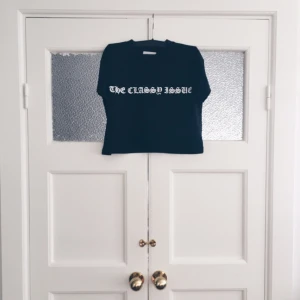  - Croptop från The Classy Issue, använd 1 gång. Köpare står för eventuell frakt