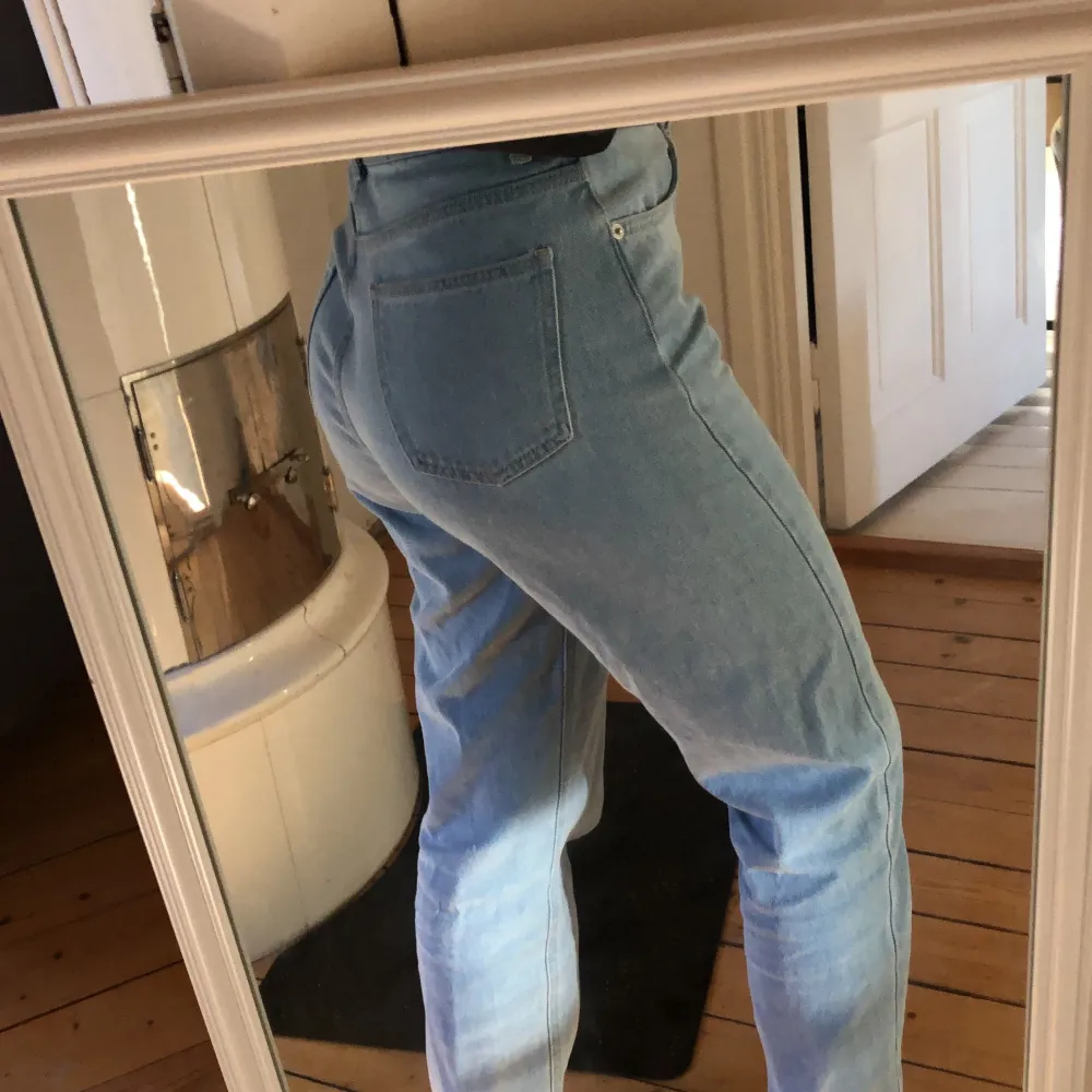 Fina och nya jeans från nakd, Jensen är i bra skick! 💕. Jeans & Byxor.