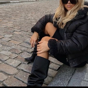 Nakd x hannalicius - Fin jacka från Hanna licuis kollektion av nakd, använd ett fåtal gånger. Kan skicka fler bilder på jackan🧚‍♂️