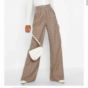  - Aldrig använda då de inte passade mig :(( långa och vida ben✨ Köparen står för frakt🌍 Vill bli av med allt så fort som möjligt så kolla gärna in mina andra annonser också🥰