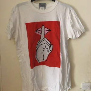 T-shirt  - Snygg T-shirt, sparsamt använd