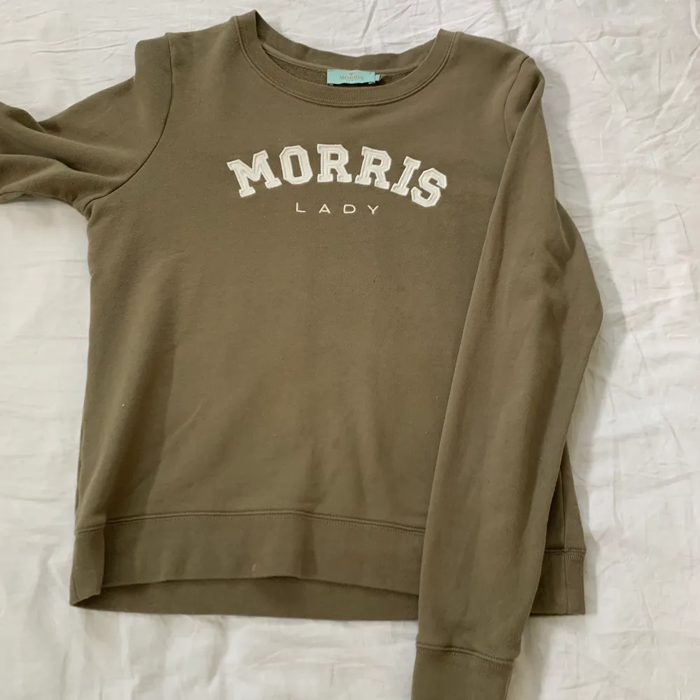 Jag säljer min gröna Morris tröja det är inte riktigt min stil så därför är den inte så använd och kommer inte till användning . Tröjor & Koftor.