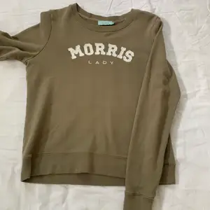 Jag säljer min gröna Morris tröja det är inte riktigt min stil så därför är den inte så använd och kommer inte till användning 