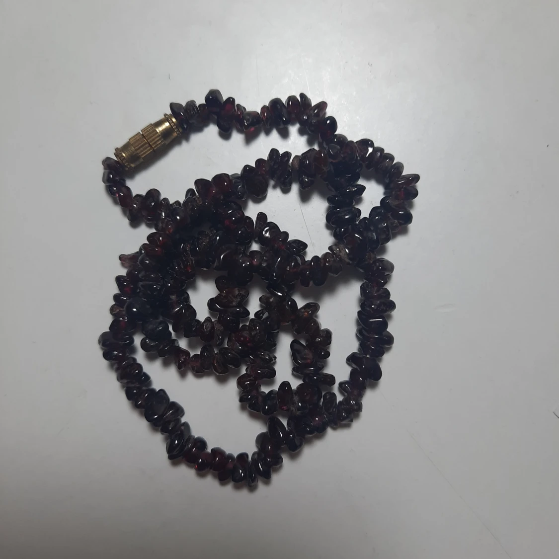 Halsband med mörklila stenar  - 90