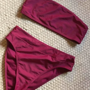  - Vinröd bikini från NAKD  Storlek M Fint skick Frakt tillkommer på 44kr