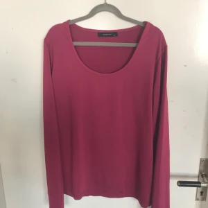 Långärmad tröja - En extremt bekväm långärmad tröja i rosa. Köparen står för frakt 