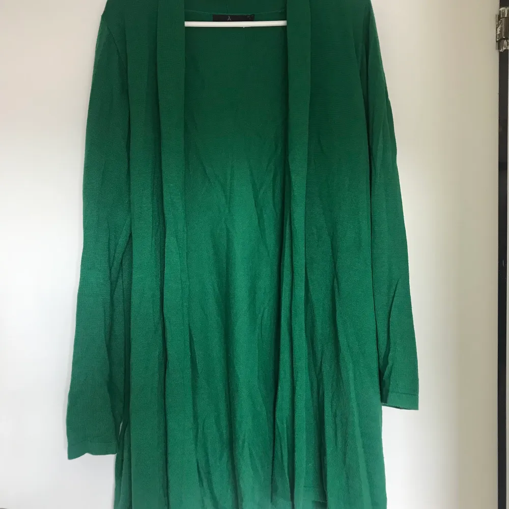 Long green summer cardigan. Tröjor & Koftor.
