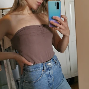 Brun topp  - Brun topp utan band.  Ej frakt, möts upp vid Stureplan eller Slussen 😊🌸