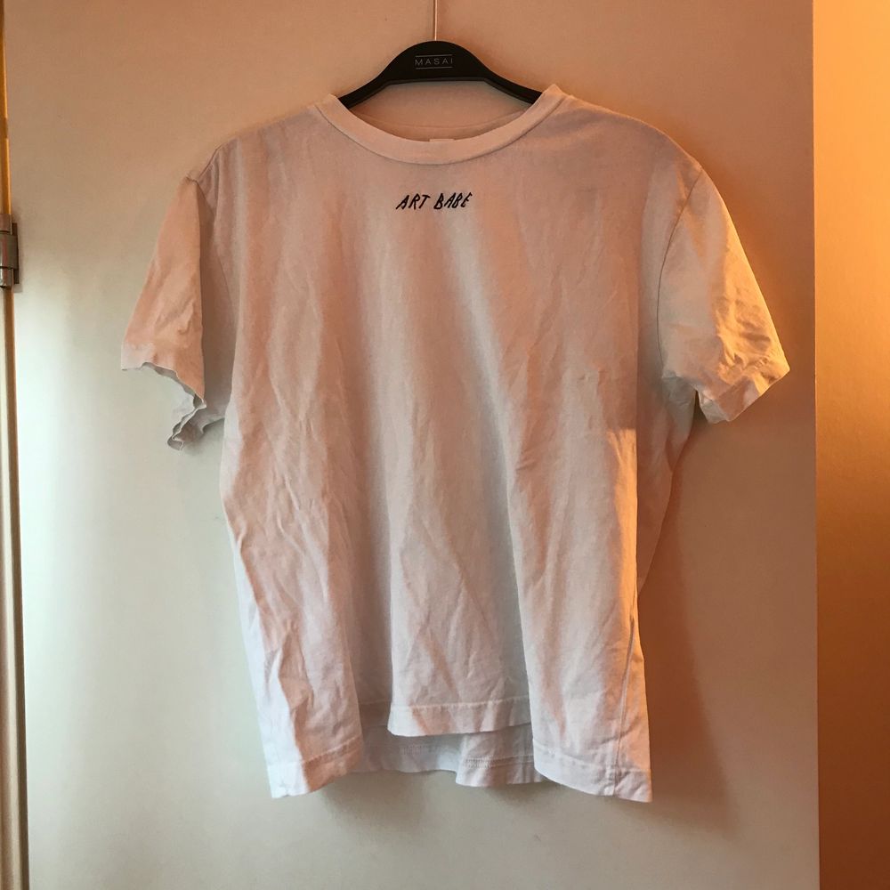T-shirt från monki, knappt använd . T-shirts.