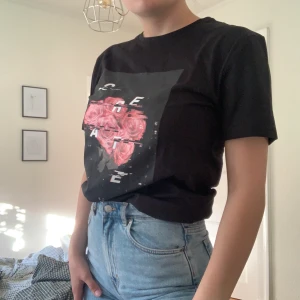 Nakd t-shirt - XS t-shirt från Na-kd, aldrig använd. Det står create på tröjan. Frakt är inkluderad i priset.