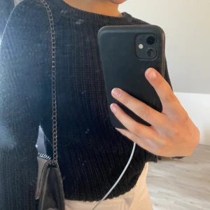 Stickad tröja - Stickad tröja i storlek 134/140- sitter dock perfekt på mig som har XS/S i vanliga fall. Fint skick! Frakt tillkommer ❣️