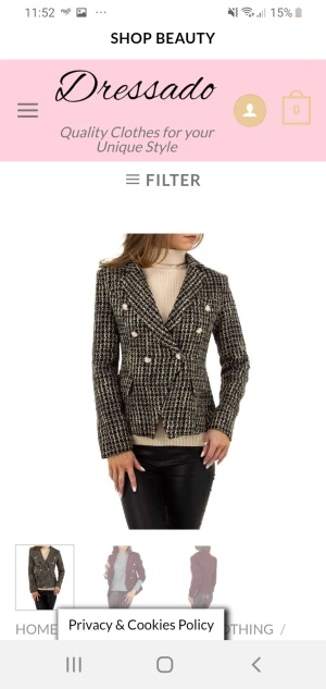 Chanel liknande kavaj/dräkt. - Säljer min jacka den har guldknappar ej använd chanel inspererad tweed tyg figursydd. 200 sek prislapparna sitter kvar.