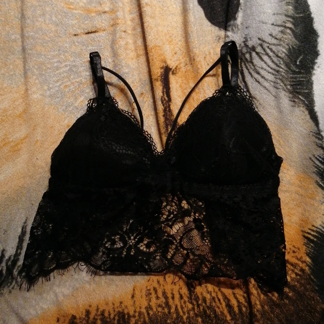 En svart spets bh
