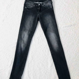  - "Skinny low waist" aldrig använda. Kan hämtas upp lr skickas via post emot port