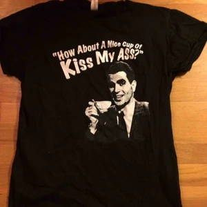  - Statementtisha, märkt XL men något litet så passar nog L bättre. Frakt: 42 kr