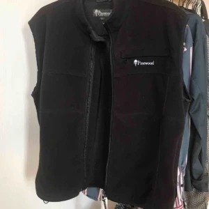  - Fleeceväst sjukt najs nu till våren 66kr frakt 