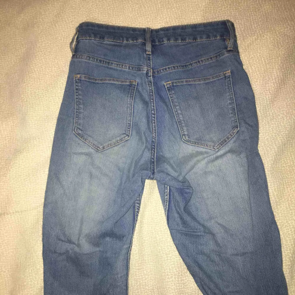 Ljusblåa denim jeans från hm. ”Skinny high waist ankle”.. Jeans & Byxor.
