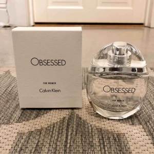 - Helt ny oanvänd Calvin Klein parfym i doften Obsessed. Säljer då jag inte tycker doften passar mig! Självklart äkta, har dock inget kvitto då det var en gåva. Men serienumret visar äktheten. Kan fraktas för 63kr