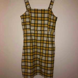  - Fin klänning från hm. Aldrig använd! Riktigt fin till sommaren! 120kr + frakt!💕