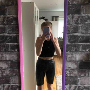  - Cykelbyxor i läderimitation från Nelly. Endast köpte till en dansuppvisning så har ingen mer användning för dem. 